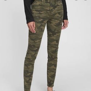 GUC Gap Camo true skinny Jean in size 26